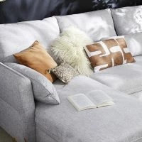 Canapé D'angle Convertible Réversible Avec Coffre 3-4 Places En Tissu Gris Clair Et Bois Clair DRISS -Boutique Miliboo canape dangle convertible reversible avec coffre 3 4 places en tissu gris clair et bois clair driss 51050 63d39c080154b 1200 675